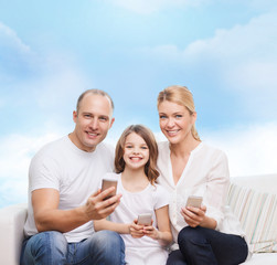 Poster - happy family with smartphones