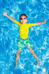 Canvas Print - Boy in the pool