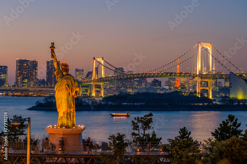 Photo Sunset and rainbow bridge at Odaiba, Tokyo