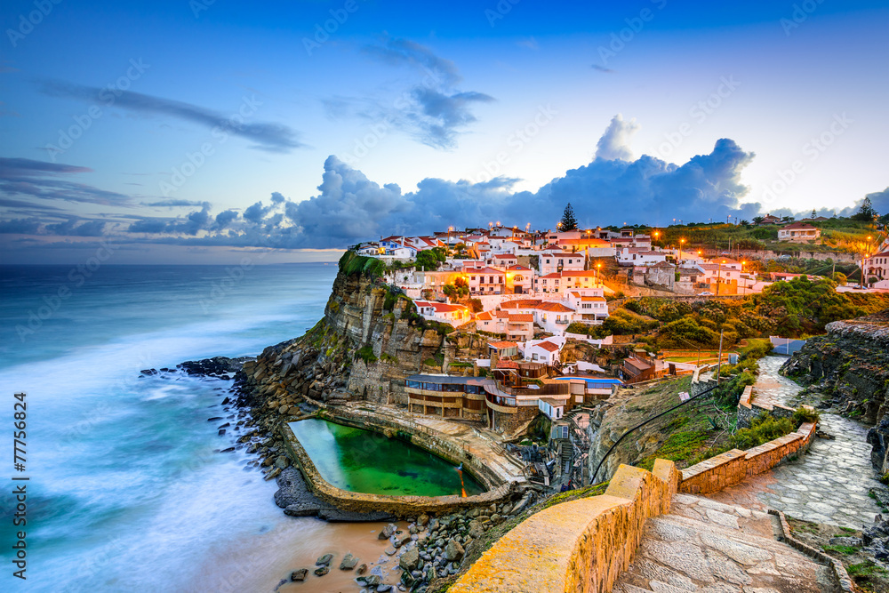 Azenhas do Mar Seaside Town in Sintra, Portugal - obrazy, fototapety, plakaty 