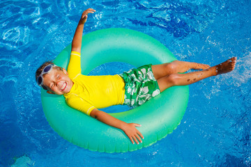 Poster - Boy swims in a pool