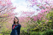 © Ni_photo - 桜 コピースペースと女子学生