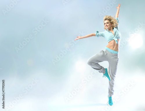 Obraz w ramie Shapely dancer practicing trhe choreography