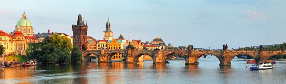 Panorama of Charles bridge in Prague, Czech republic - obrazy, fototapety, plakaty 