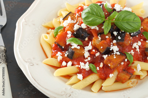 Naklejka na szybę pasta penne pomodoro e melanzane