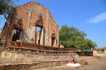 Wat Khudeedao, the ruin of a Buddhist temple in the Ayutthaya hi