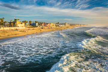 Sticker - Waves in the Pacific Ocean and view of the beach from the fishin