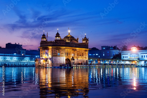 Fotografia, Obraz Golden Temple in the evening. Amritsar. India
