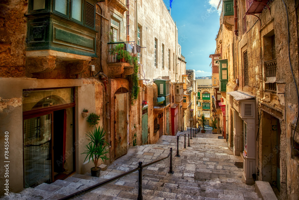 Obraz na płótnie Street of Valletta town w salonie