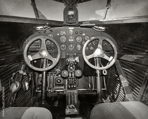 Obraz w ramie Old airplane cockpit