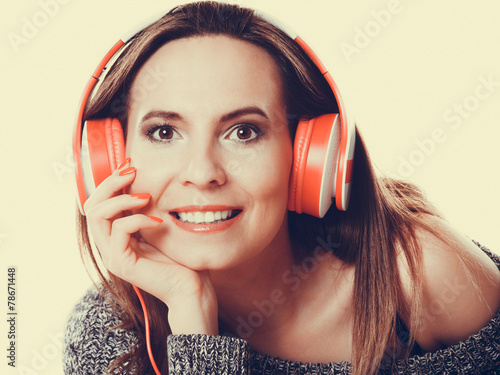 Plakat na zamówienie Woman with headphones listening music