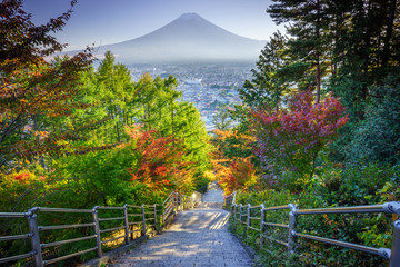 Fototapete - Stairway to Mt. Fuji Fujiyoshida, Japan