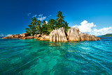 Fototapeta Fototapety z morzem do Twojej sypialni - Beautiful tropical island