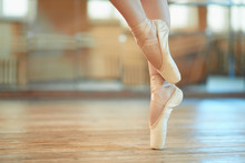 Beautiful Legs Of  Dancer In Pointe