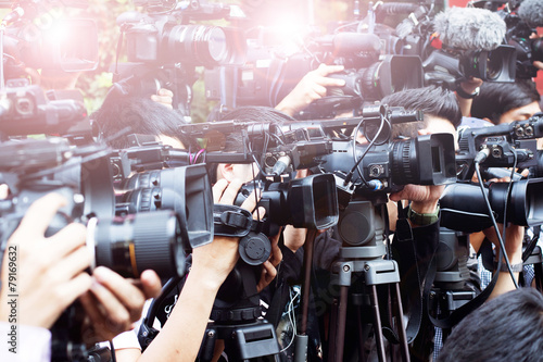 Fotografía press and media camera ,video photographer on duty in public new