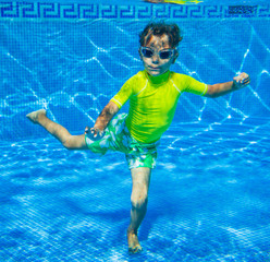 Canvas Print - Underwater boy