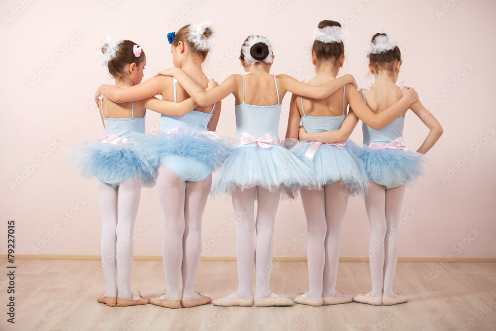 Group of five little ballerinas - obrazy, fototapety, plakaty 