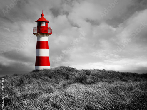 Fototapeta na wymiar Rot-Weißer Leuchtturm