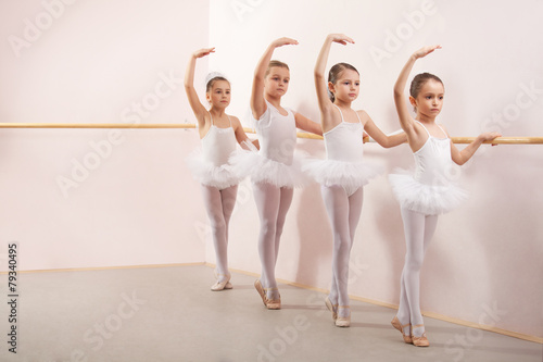 Cuadros en Lienzo Group of four little ballerinas practicing