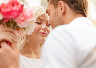 Canvas Print - couple with flowers in the city