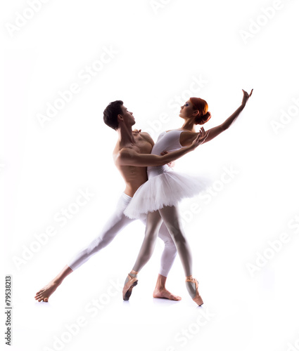 Fotomural Couple of ballet dancers isolated on white