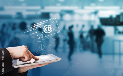 Cuadros en Lienzo Businesswoman sending email by digital tablet