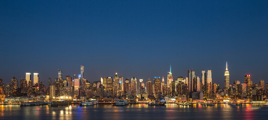 Poster - New York City Manhattan midtown buildings skyline night