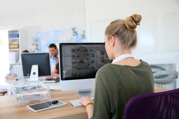 Aufkleber - Student girl working on desktop computer