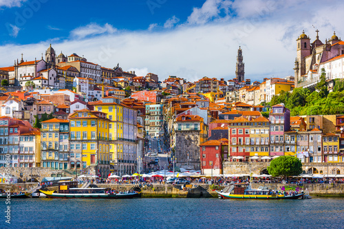 Cuadros en Lienzo Oporto, Portugal Antigua Horizonte de la ciudad por el río Duero