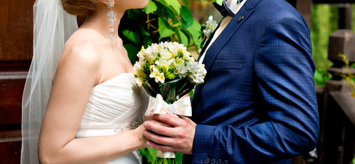 Wall Mural - wedding couple and bouquet