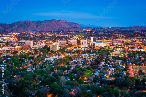 Fotografía Twilight view of the city of Riverside, from Mount Rubidoux Park