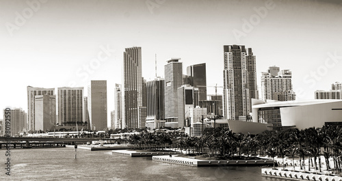 Plakat na papierze fotorealistycznym Panoramiczny widok na panoramę centrum Miami, florida, usa.