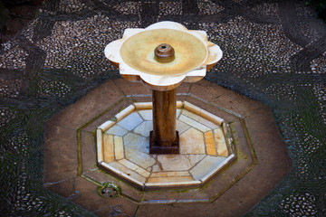 Fototapete - Muslim fountain in Nasrid Palaces. Alhambra de Granada, Spain