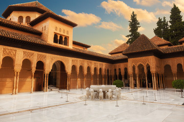 Fototapete - Alhambra de Granada: The Court of the Lions
