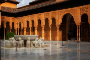Fototapete - Alhambra de Granada: The Court of the Lions at sunset