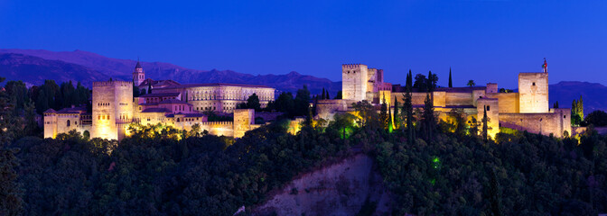 Fototapete - Alhambra de Granada, giant panoramic at night. 10484x3744 p.