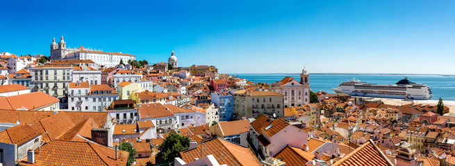 Fototapete - Panorama of Lisbon