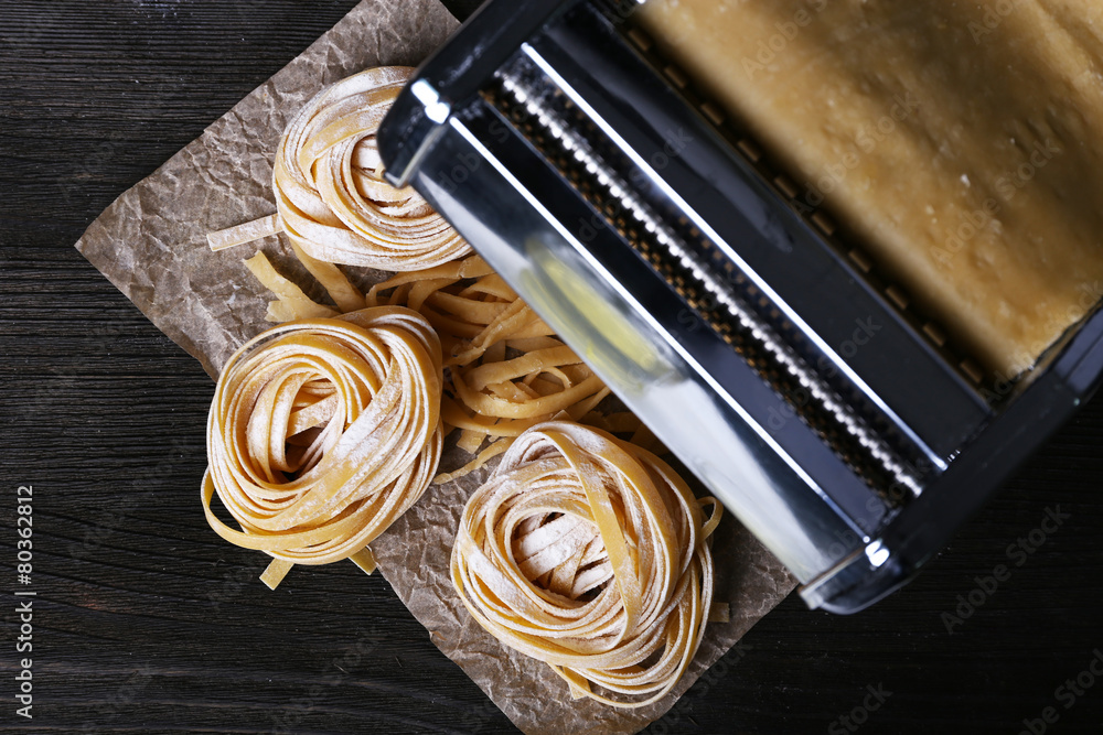 Metal pasta maker machine and ingredients for pasta