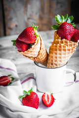 Canvas Print - Strawberries in waffle cones