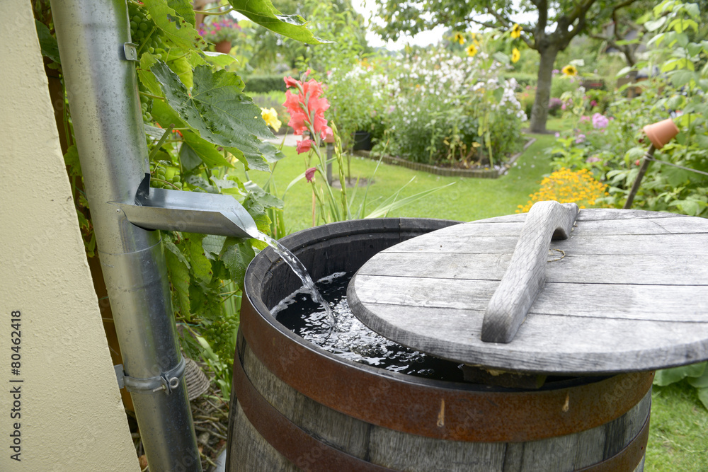 Mobel Aufkleber Regentonne Im Garten Nikkel Art De