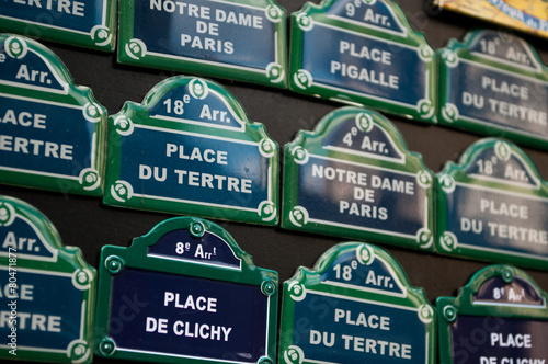 Cuadros en Lienzo Placas de rues parisienne en miniatura