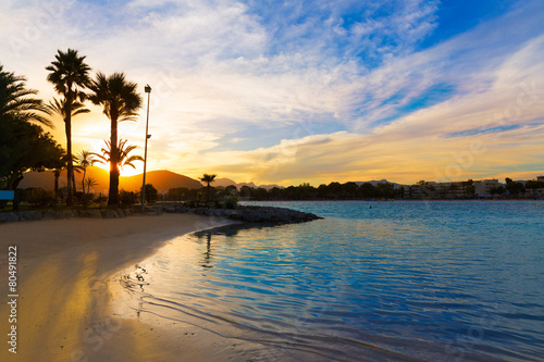 Naklejka samoprzylepna Alcudia majorca przy zmierzchem na plażowym Mallorca