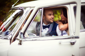 Wall Mural - Wedding couple in car