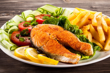 Fried salmon and vegetables