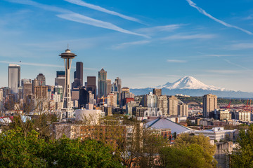 Fototapete - Seattle downtown skyline and Mt. Rainier, Washington