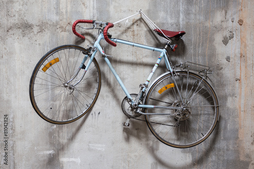 Naklejka na drzwi Bicycle on the Wall