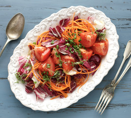 Canvas Print - Fresh salad with radicchio, carrots and tomatoes