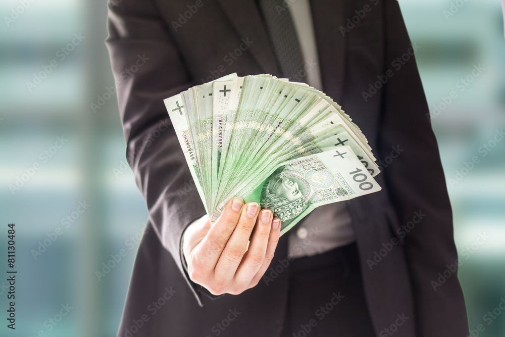 Anonimowy człowiek sukcesu trzyma pieniądze - obrazy, fototapety, plakaty 