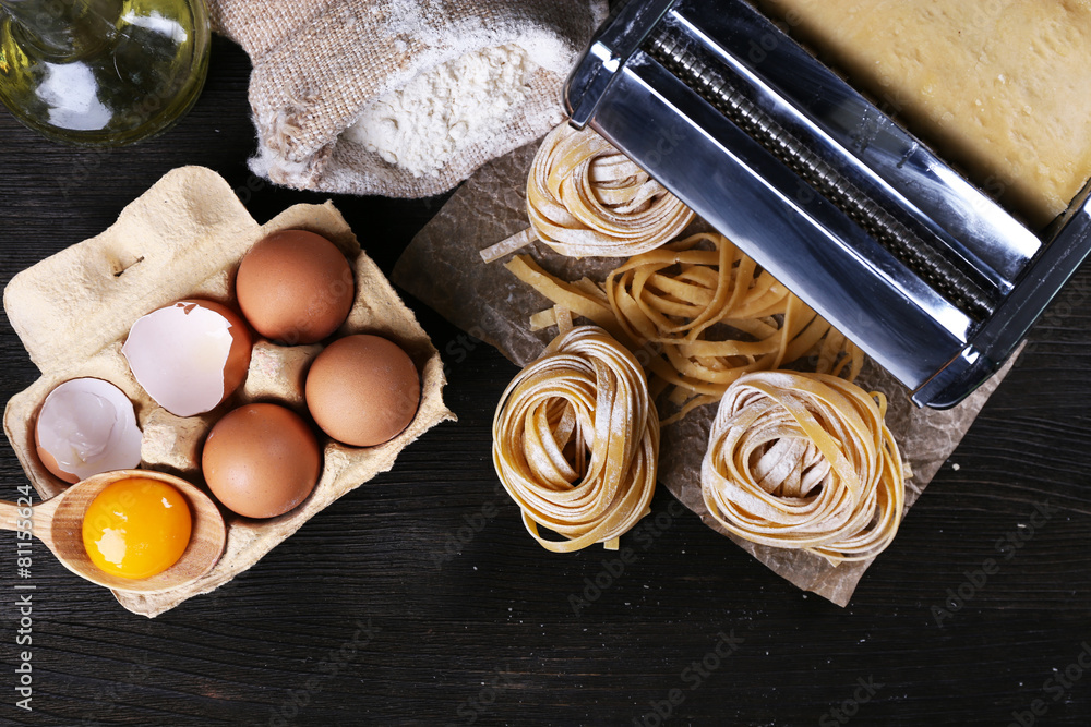 Metal pasta maker machine and ingredients for pasta