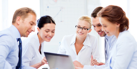 Canvas Print - business team having meeting in office